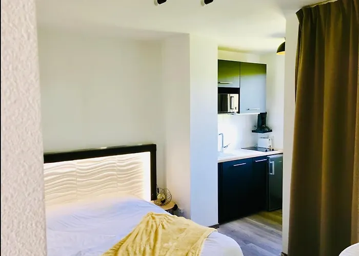 Elegant Avec Balcon A 5 Min De Honfleur Parking Et Piscine Apartment Equemauville